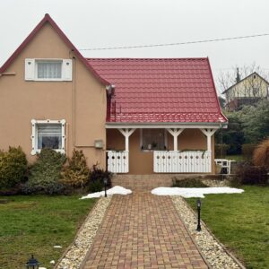 <b>90 m2</b> <br>Kiv&eacute;teles csal&aacute;di h&aacute;z Kaposv&aacute;r csendes, kertv&aacute;rosi r&eacute;sz&eacute;n