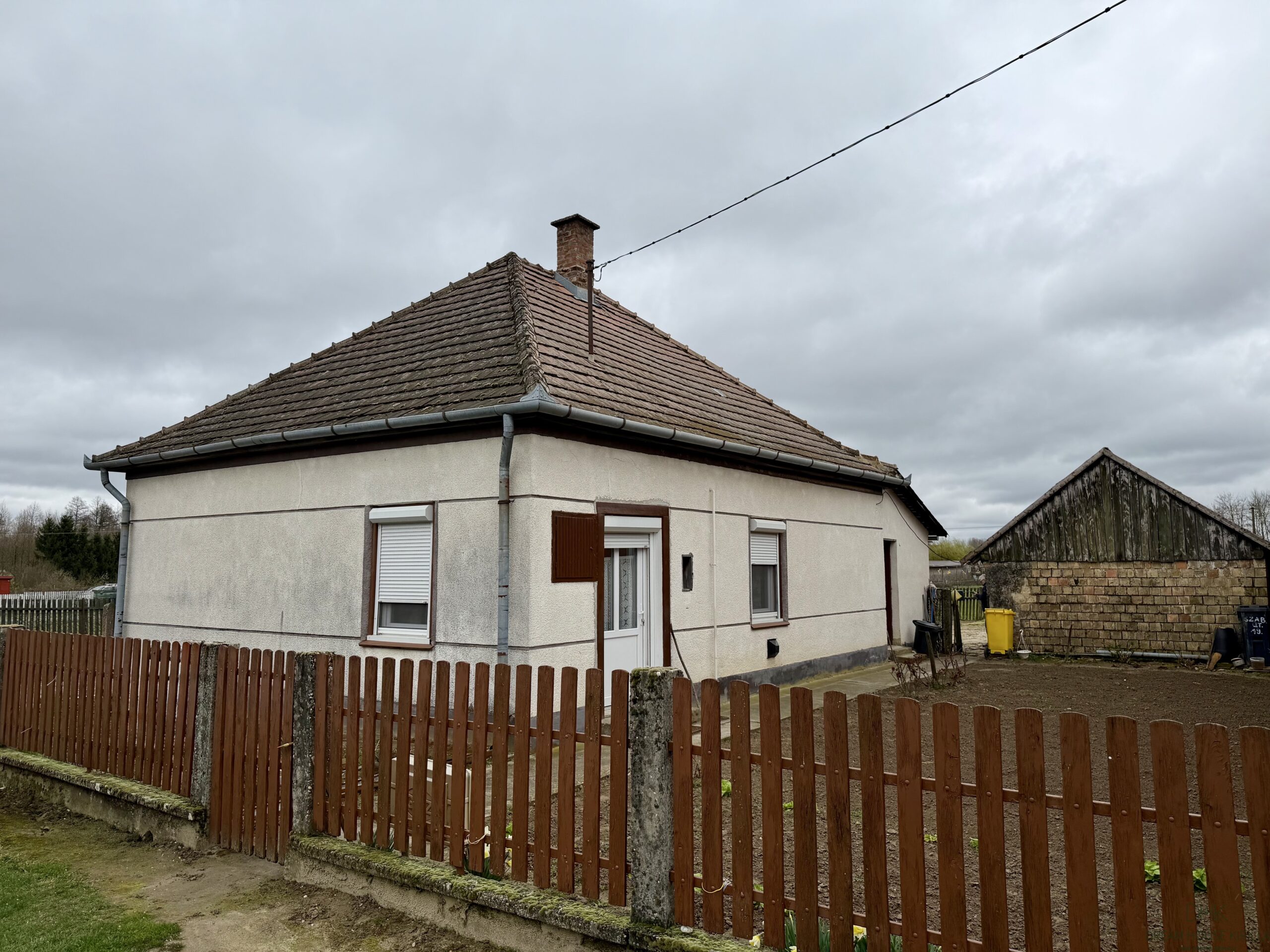 <b>90 m2</b> <br>Eladó családi ház Mesztegnyőn 2800 m² telekkel | 90 m² ingatlan