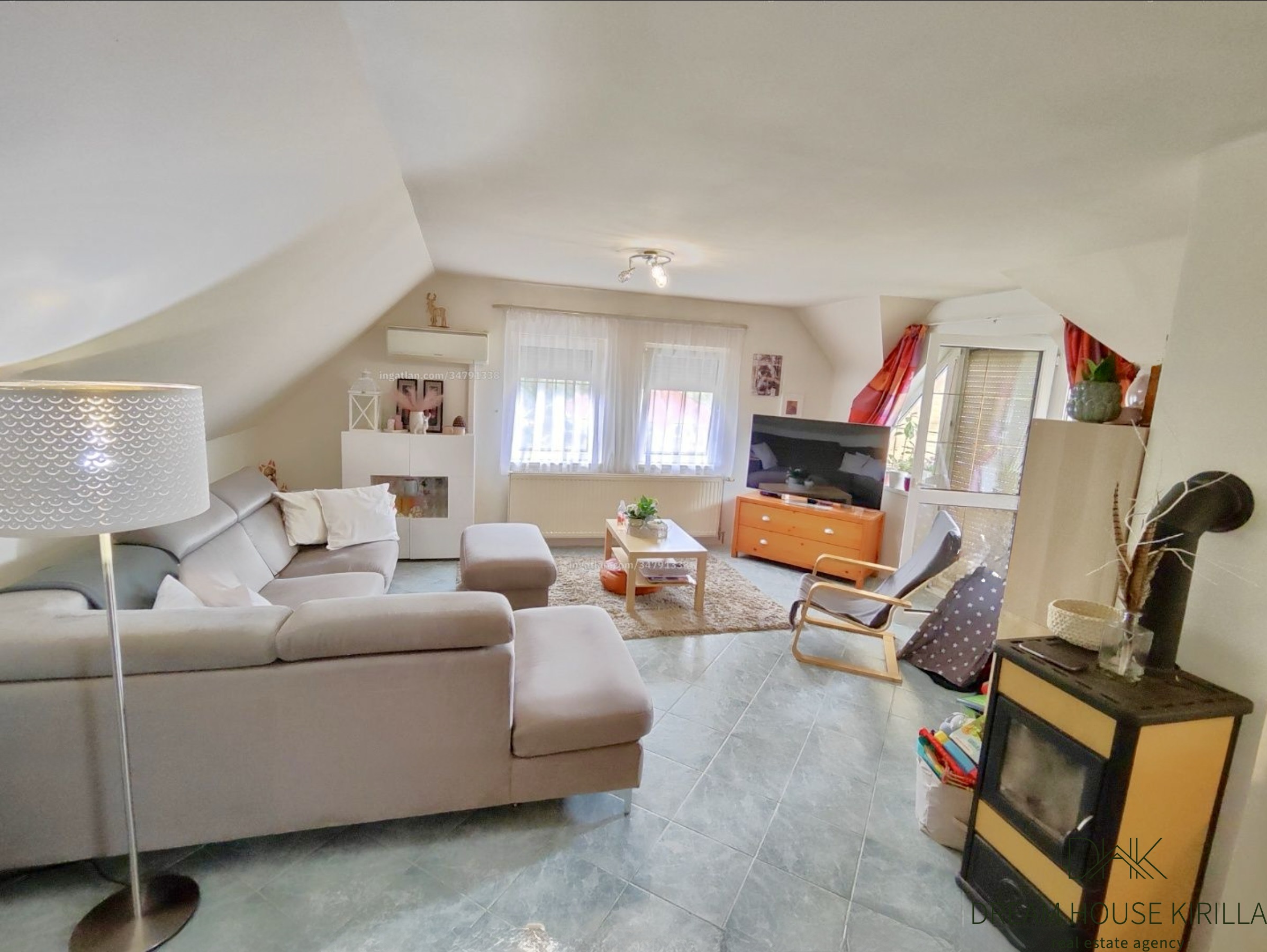 <b>214 m2</b> <br>Tágas, többgenerációs családi ház Keszthelyen eladó - Bild 5