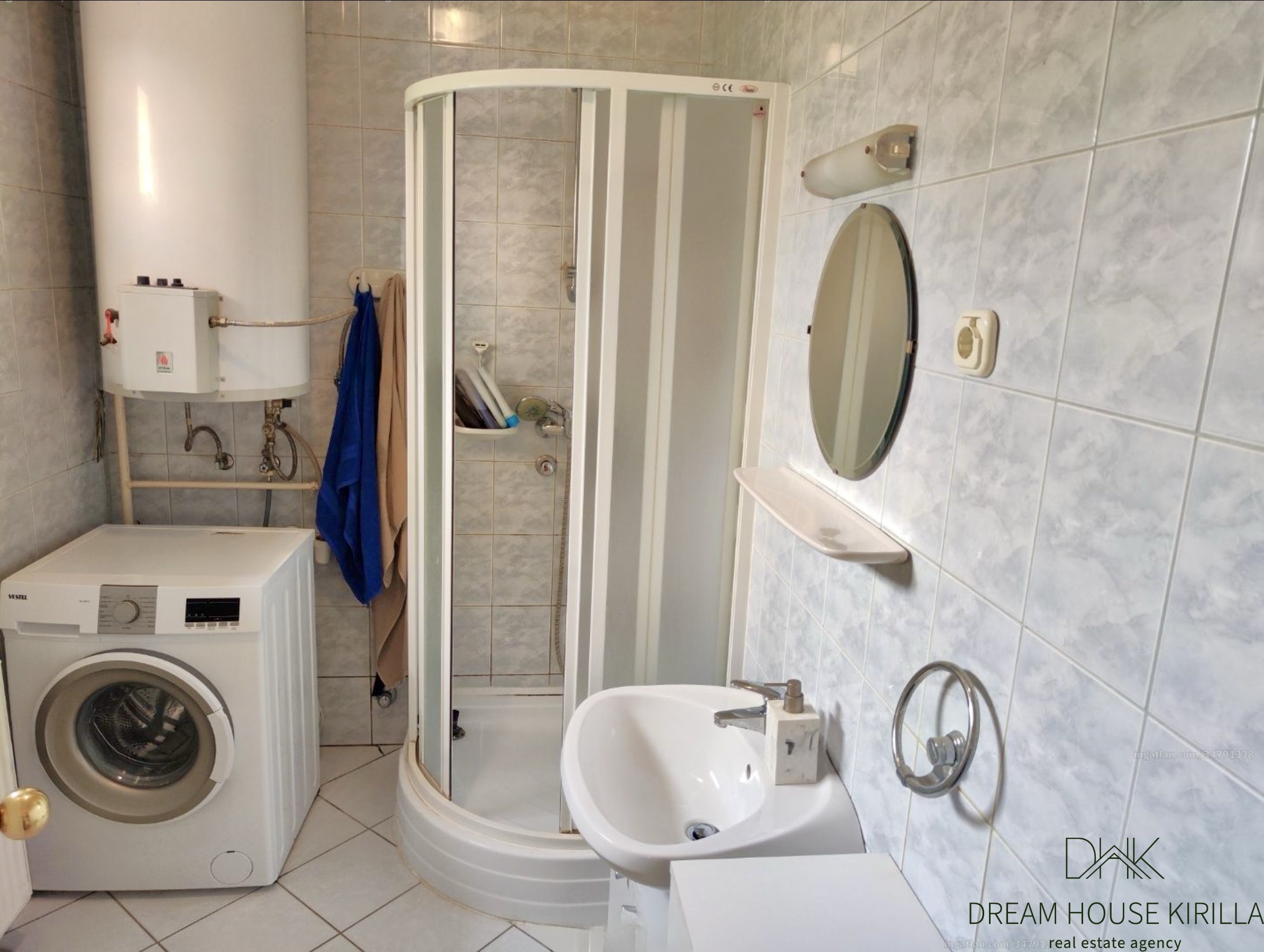 <b>214 m2</b> <br>Tágas, többgenerációs családi ház Keszthelyen eladó - Bild 17