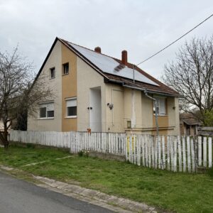<b>90 m2</b> <br>Csendes elhelyezkedésű ház napelemes rendszerrel a Balaton közelében
