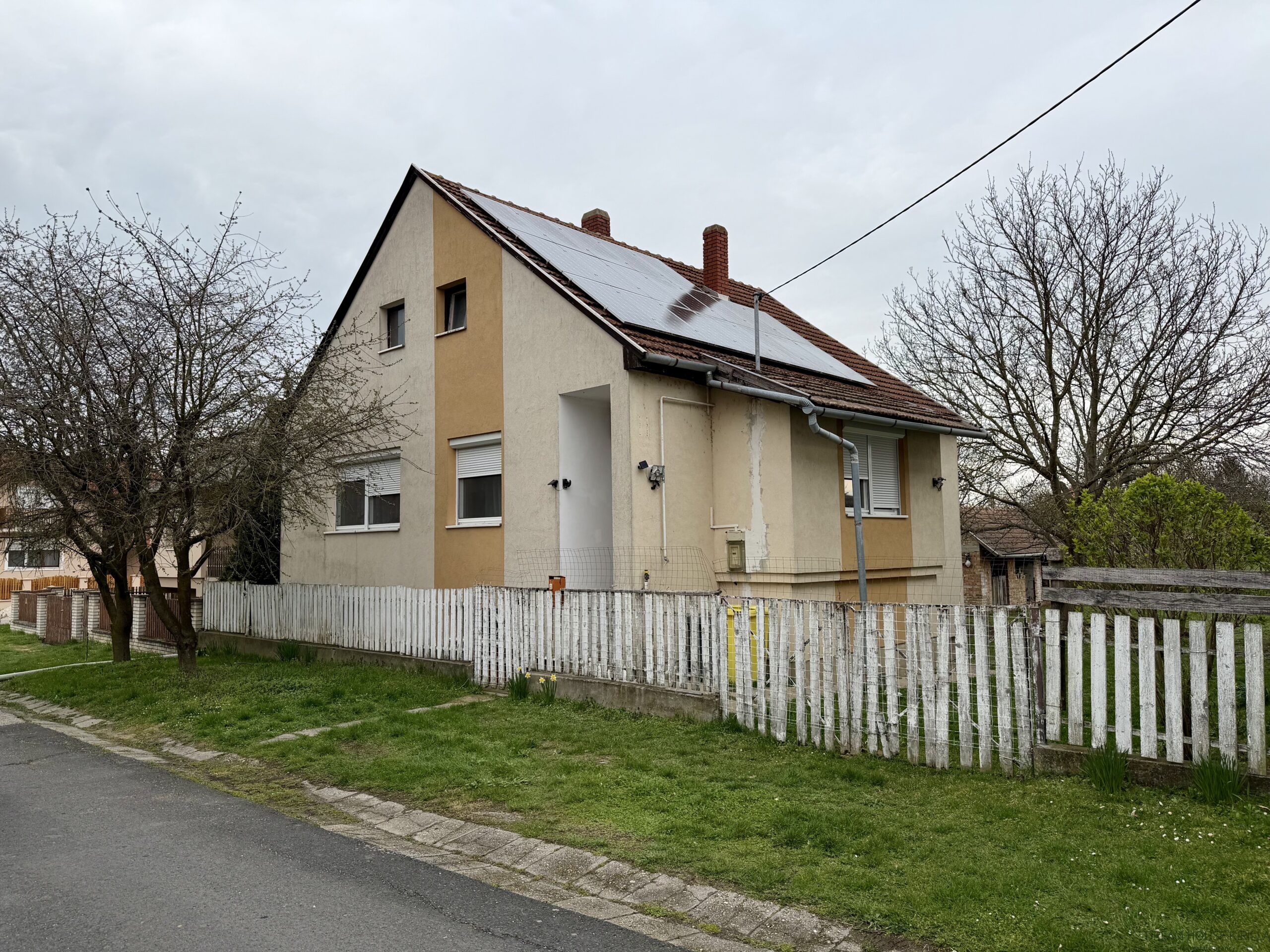 <b>90 m2</b> <br>Csendes elhelyezkedésű ház napelemes rendszerrel a Balaton közelében