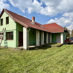 <b>150 m2</b> <br>Kiv&aacute;l&oacute; &aacute;llapot&uacute;, fel&uacute;j&iacute;tott csal&aacute;di h&aacute;z Zalacs&aacute;nyban